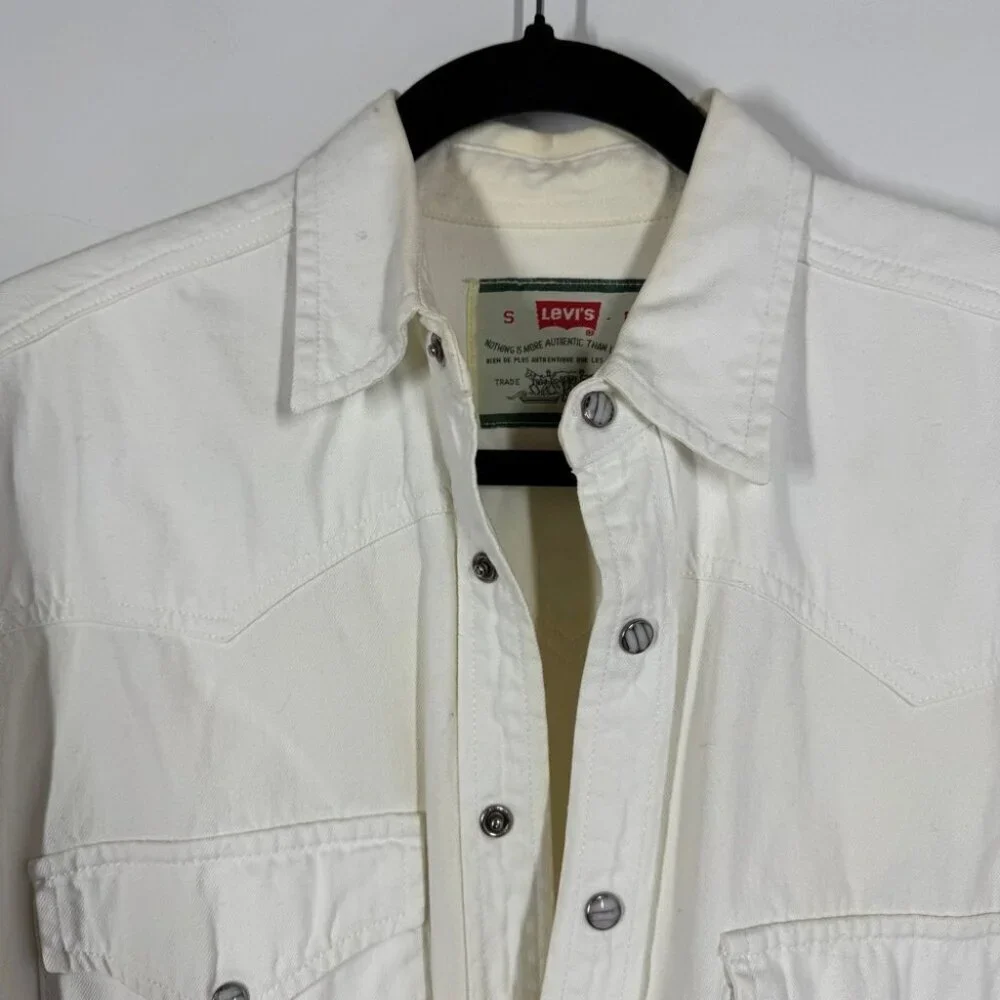 Vintage Levi’s White Western Button Up Shirt Mens Size S Classic Denim Style